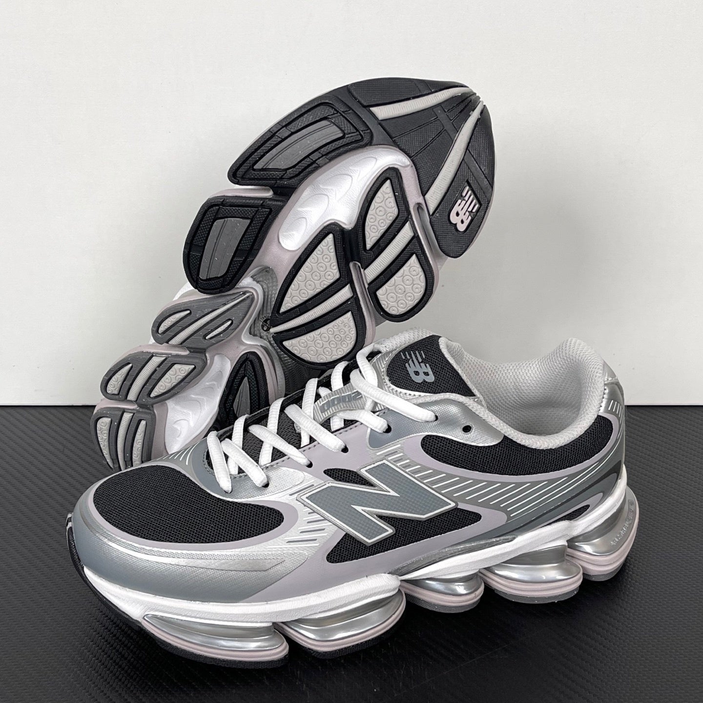2000 ABZORB Grey and Black