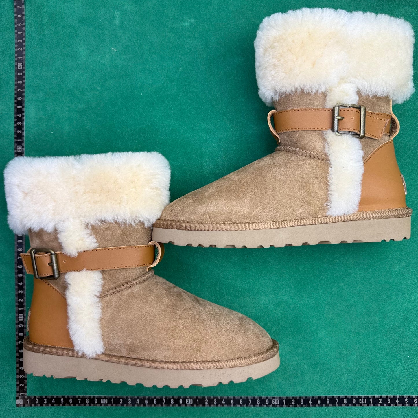 TT UGG CLASSIC ULTRA MINI