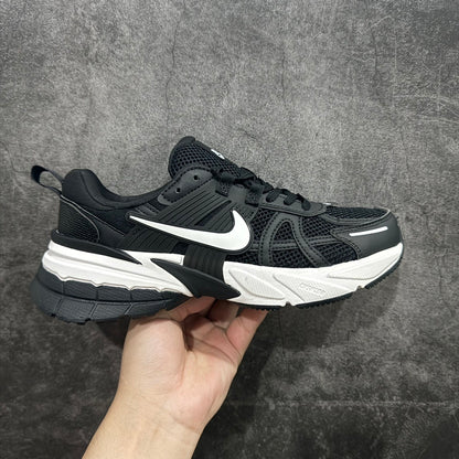 V2K Run Black & White