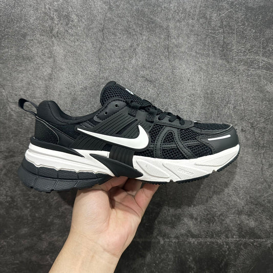 V2K Run Black & White