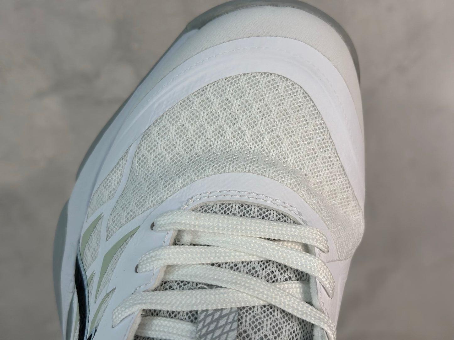 Gel-Tactic 12 White/Black