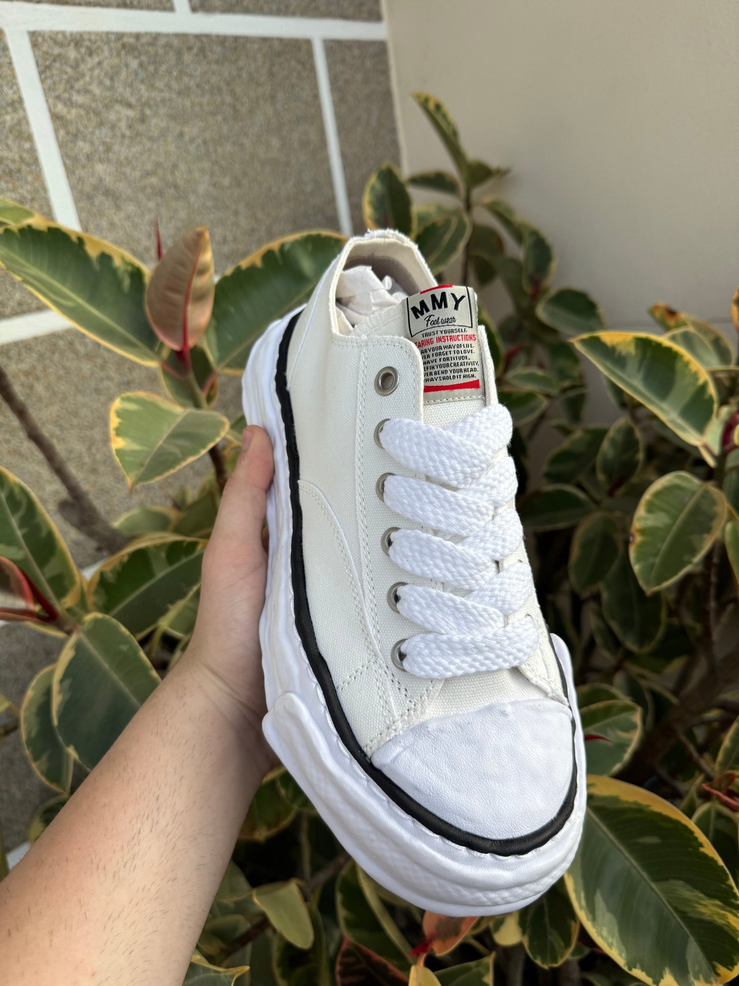 MM White