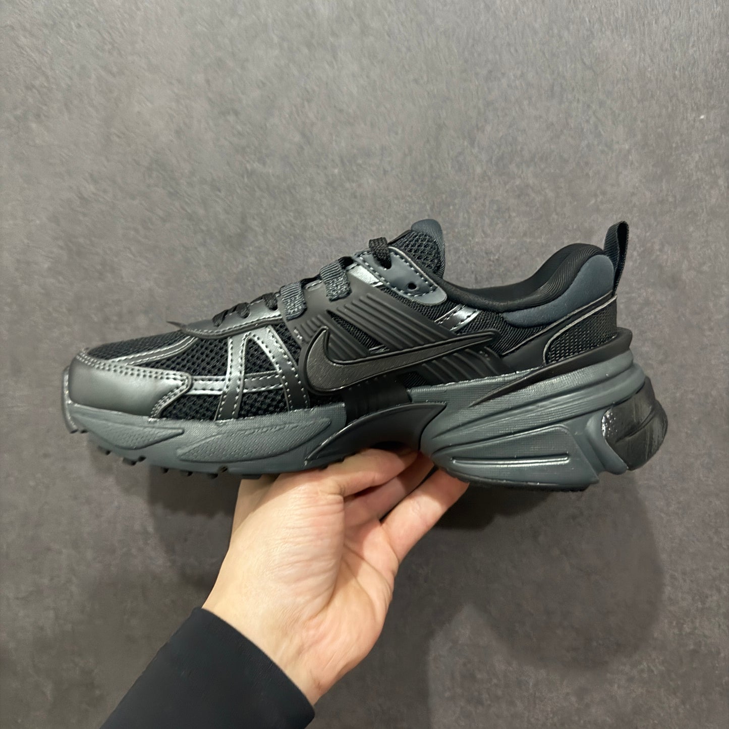 V2K Run Triple Black