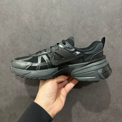 V2K Run Triple Black
