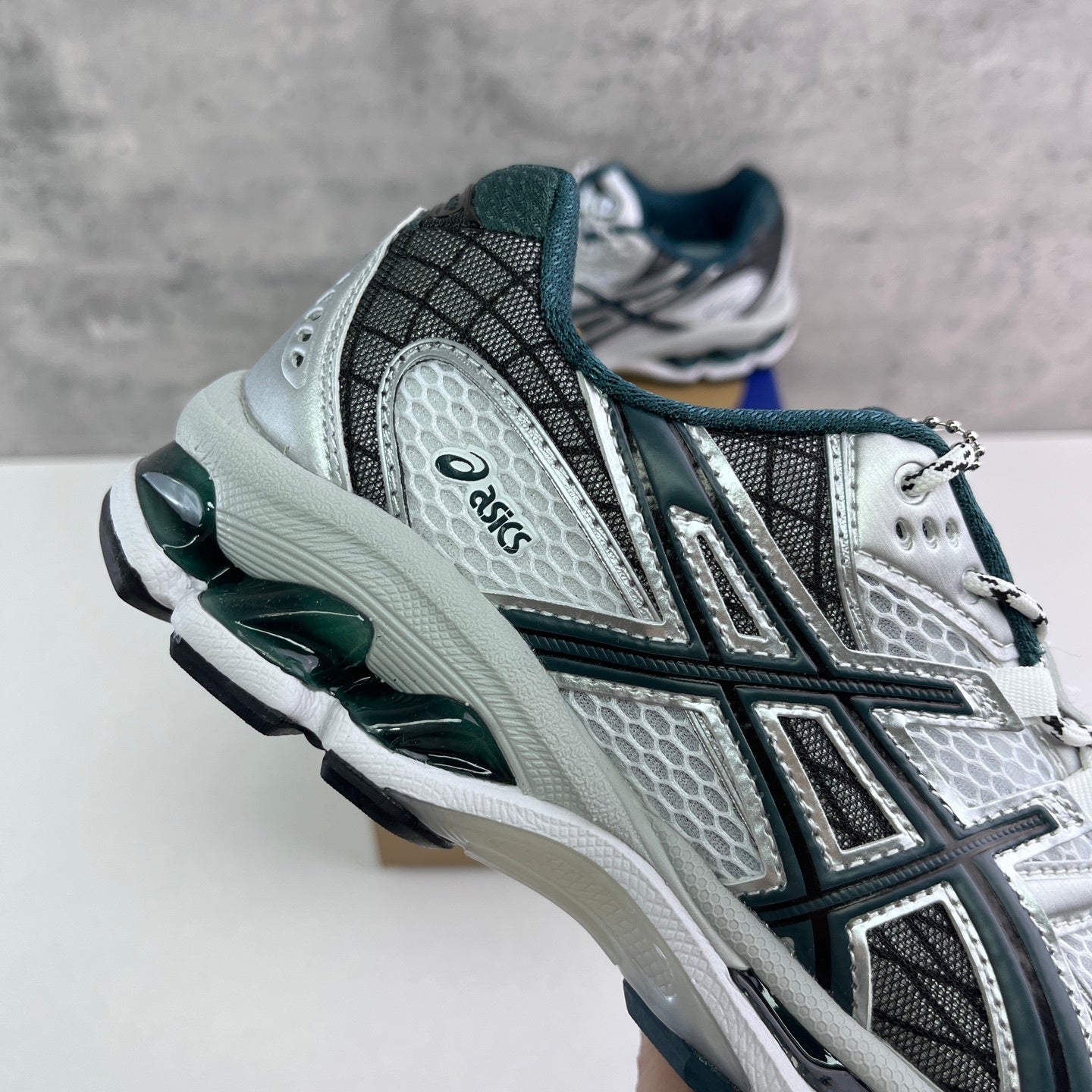 GEL-NIMBUS 10.1 Dark Green/White/Black