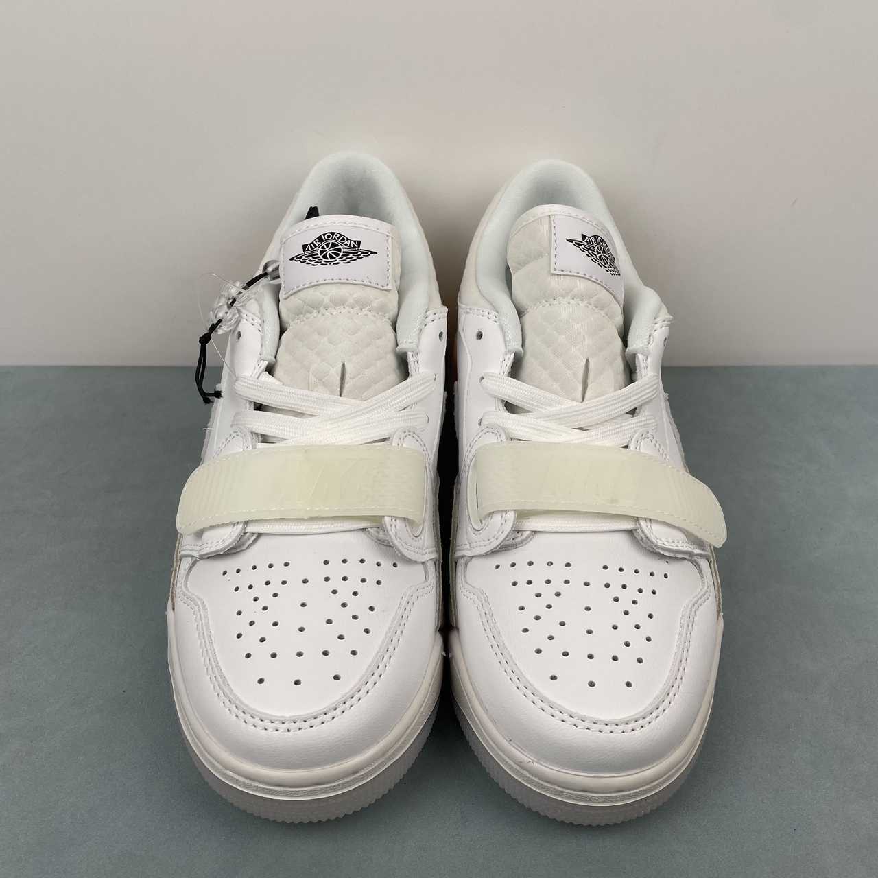 Legacy 312 Summit White / Light Bone