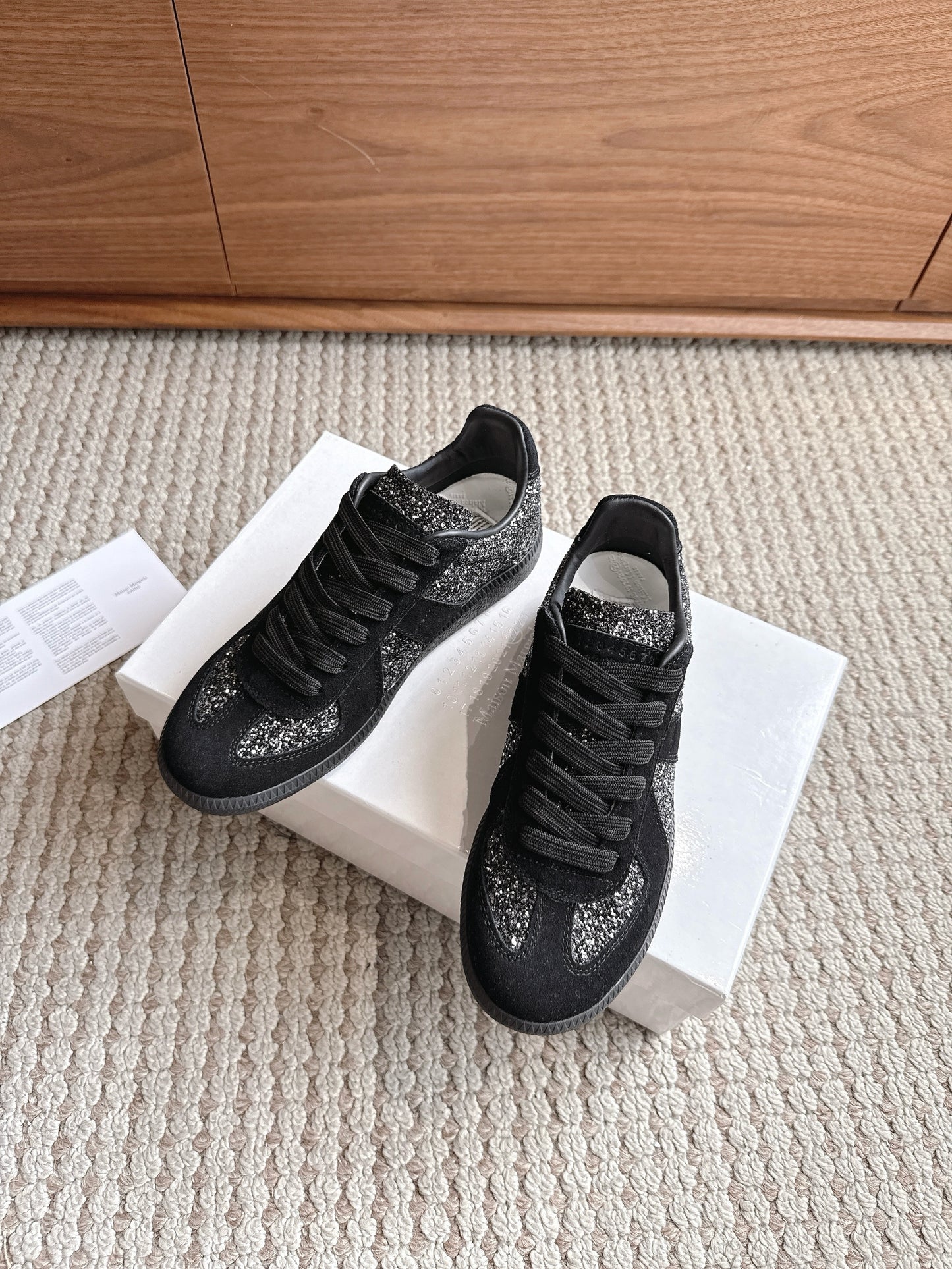 Maison Black SHINE