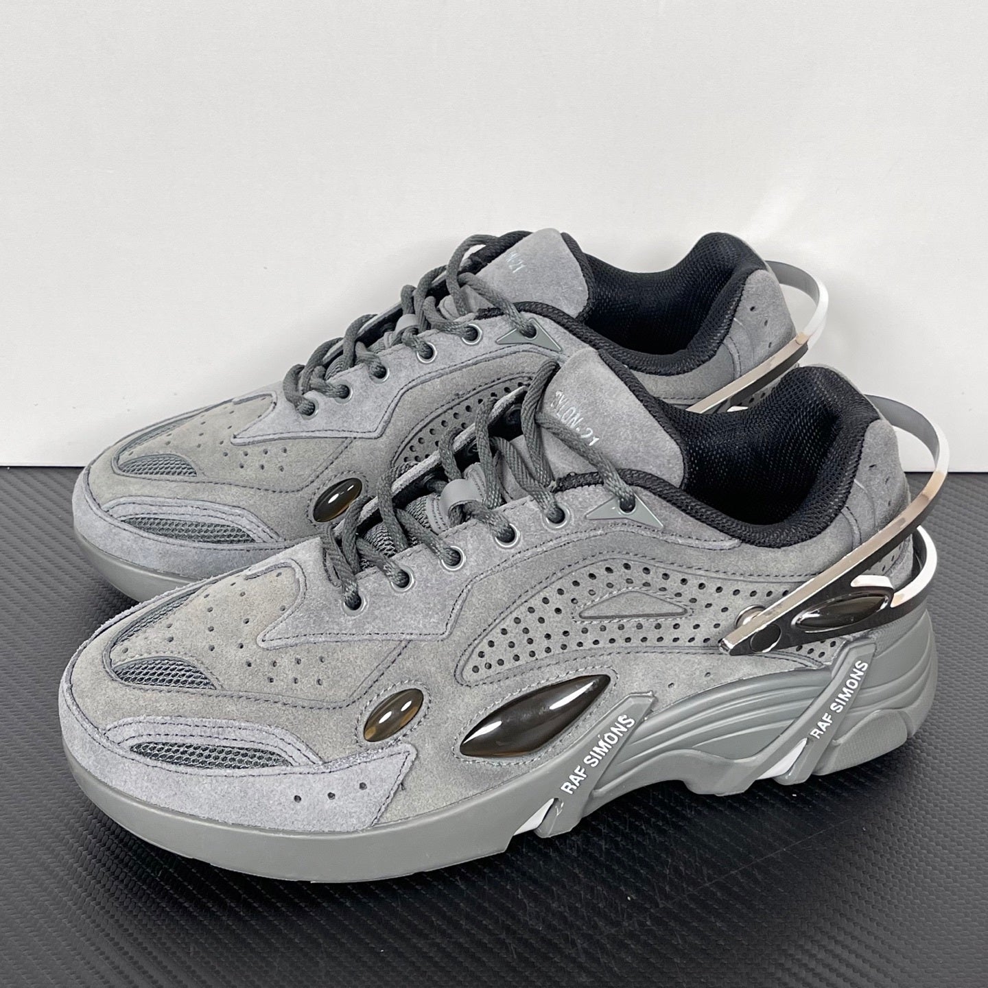 Cylon-21 Grey