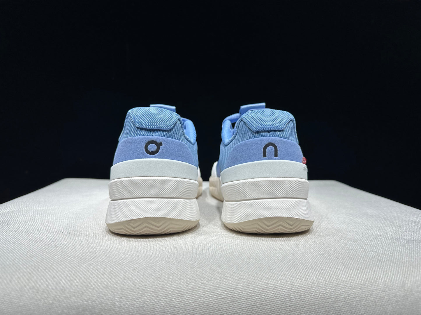 The Roger Pro 2 Blue White Lemon Yellow