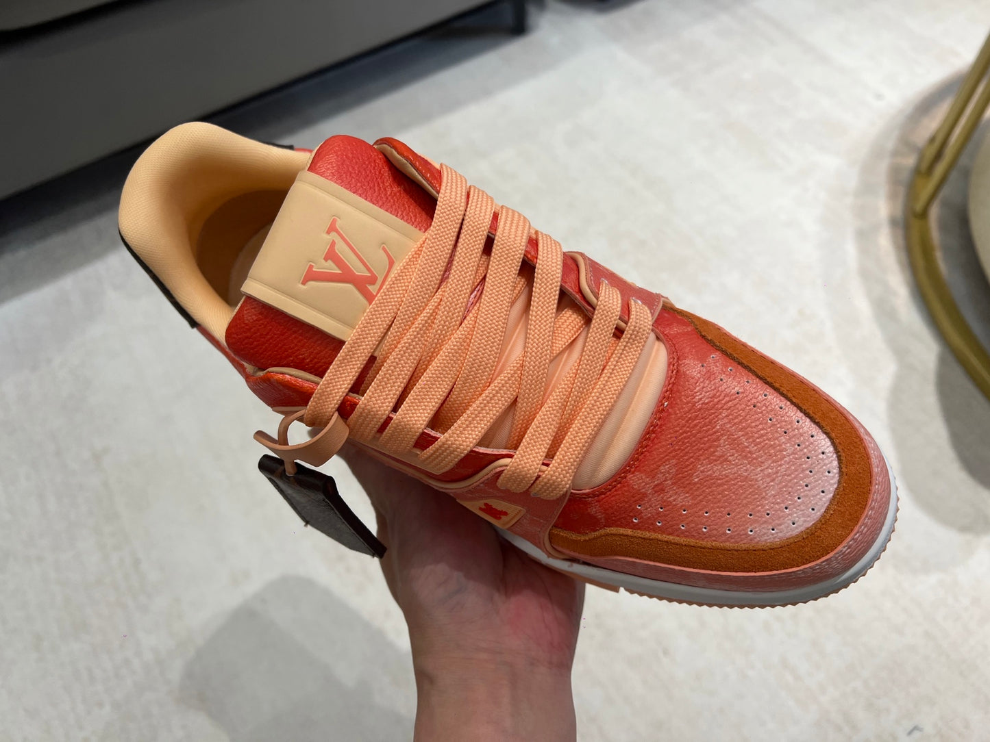 Trainer Orange