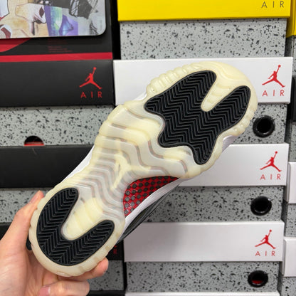 AJ11 Low Black