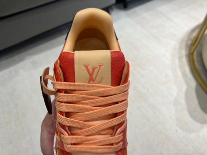 Trainer Orange