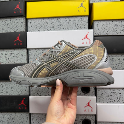 GEL-NIMBUS 10.1 Moonrock/Truffle Grey