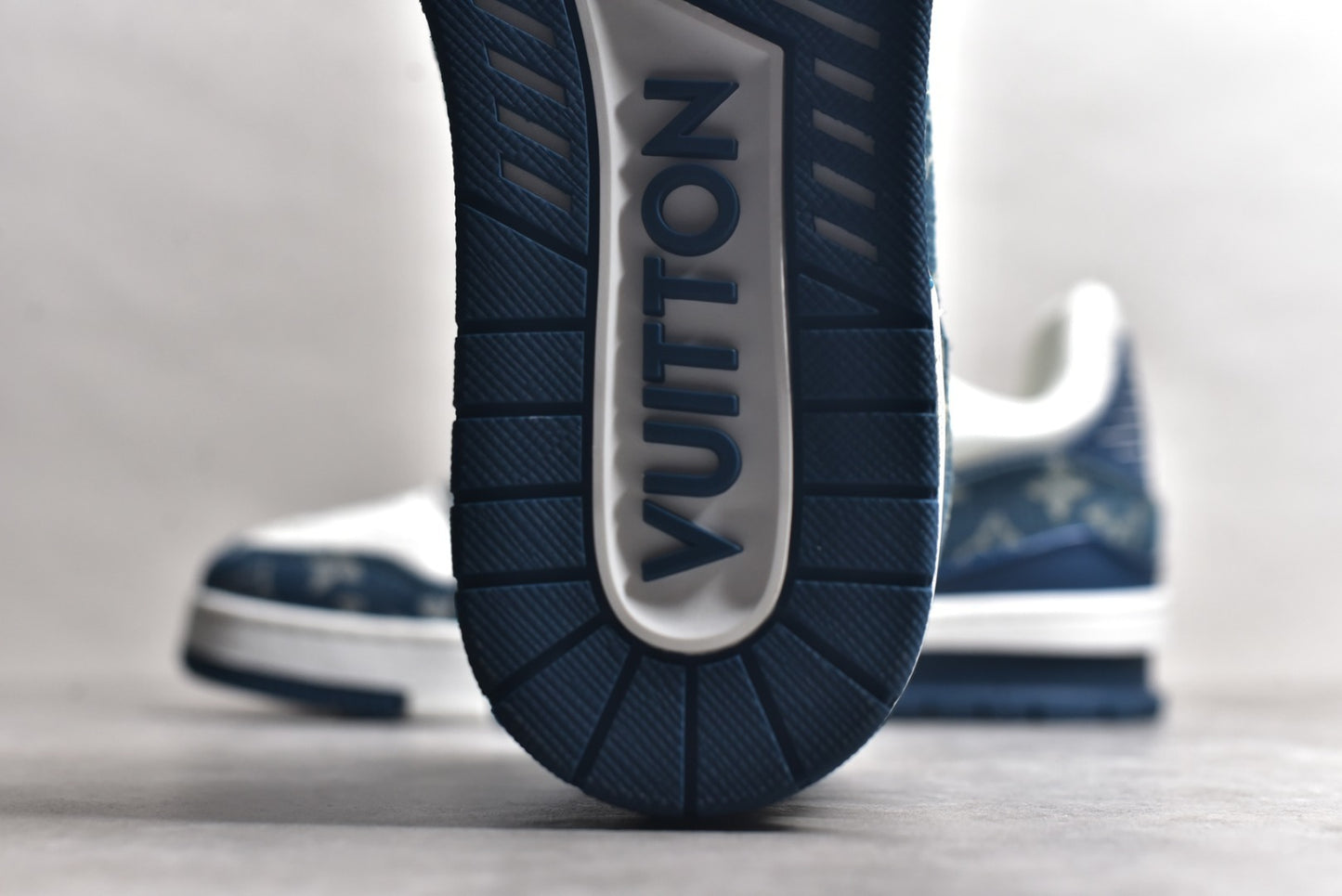 Trainer White and Blue