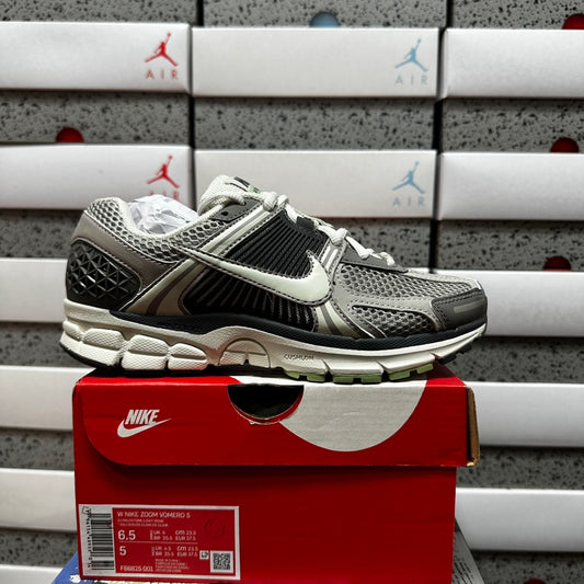 Vomero 5 Light Bone