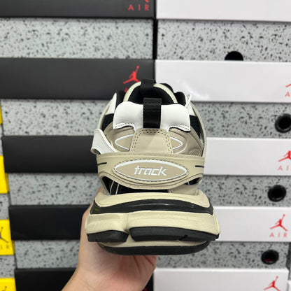 BLG Track Beige Black