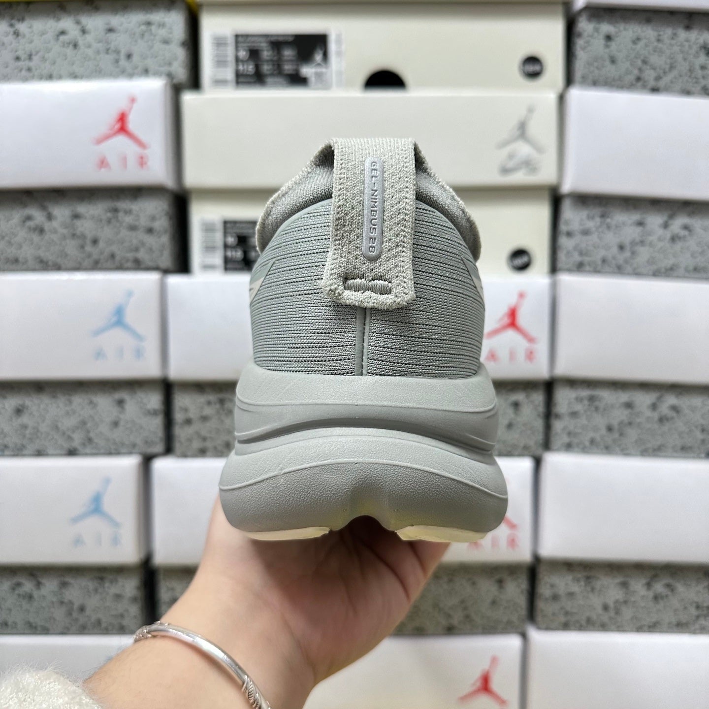 GEL-NIMBUS 28 Grey