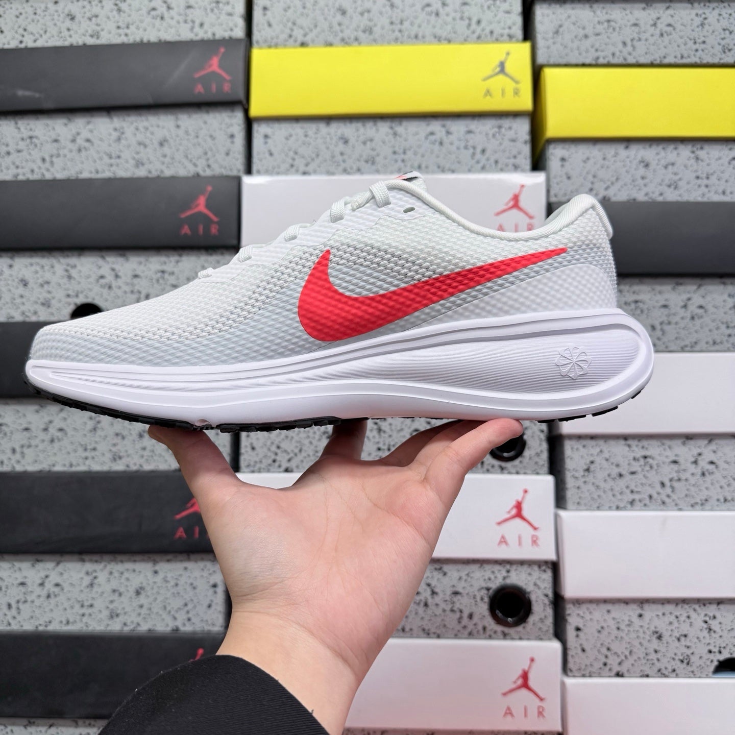 Revolution 8 Grey/Red
