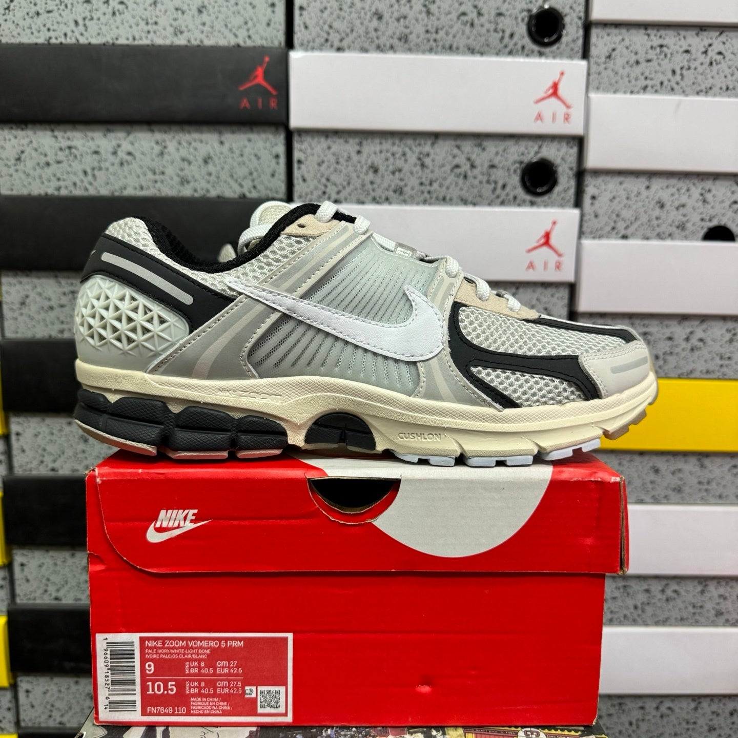 Vomero 5 White Light Bone