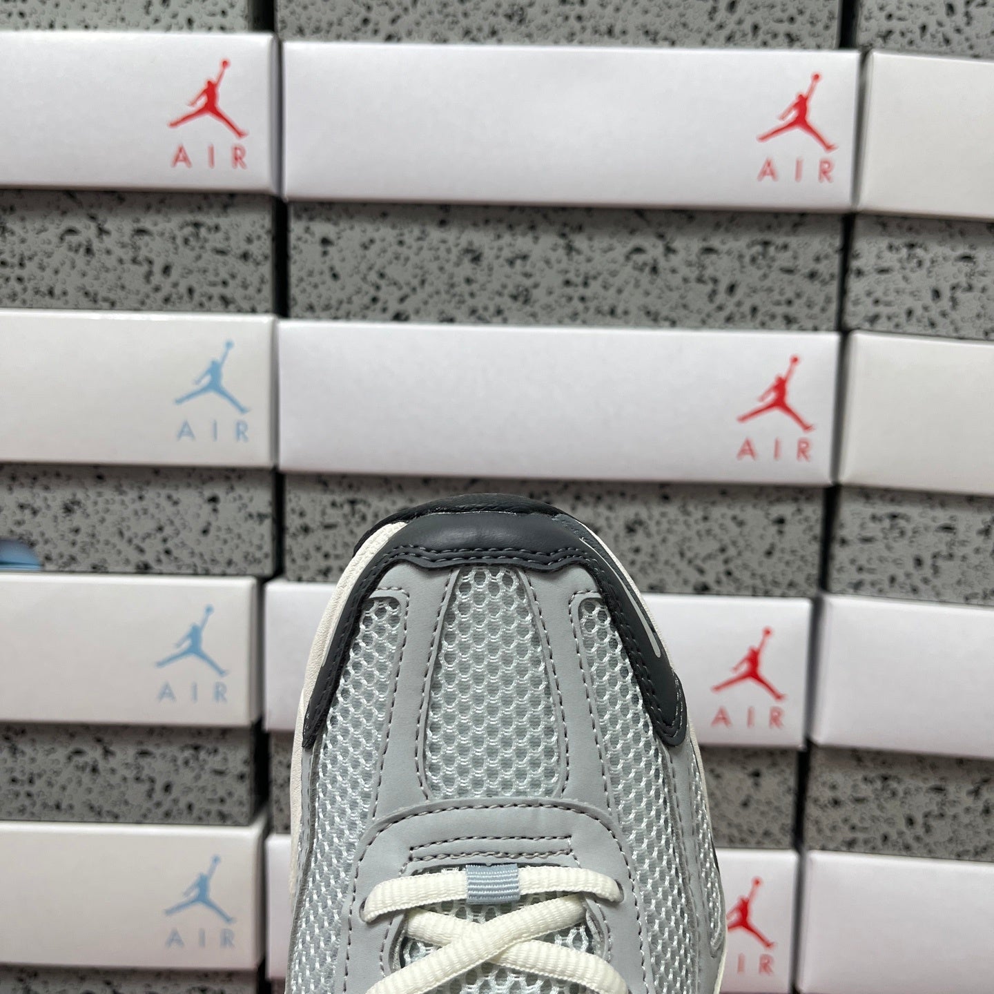 Vomero 5 Metallic Silver