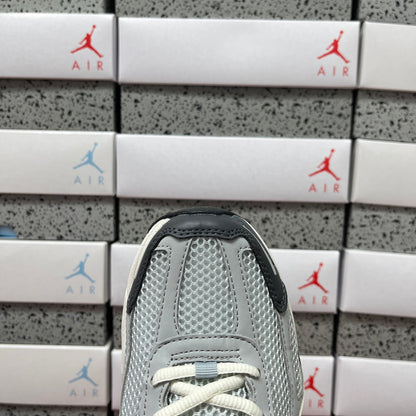 Vomero 5 Metallic Silver