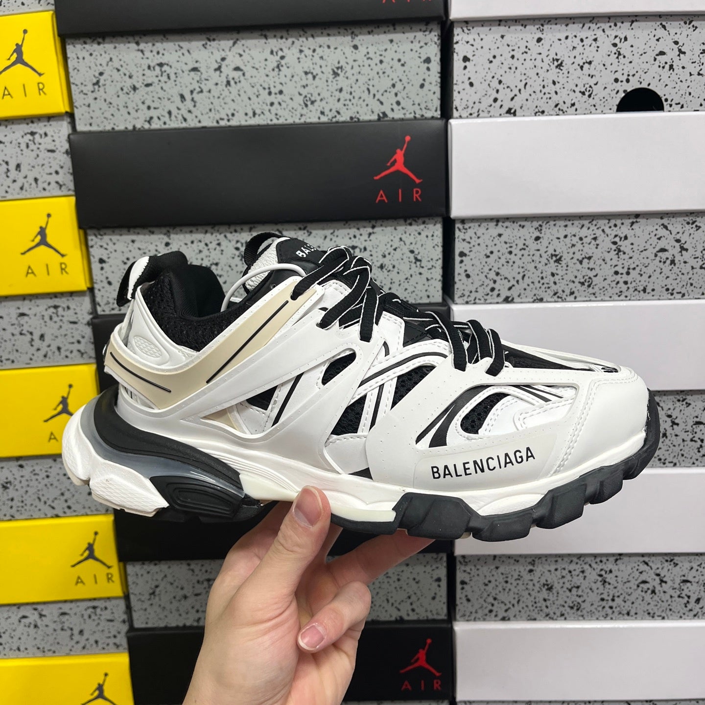 BLG Track White Black