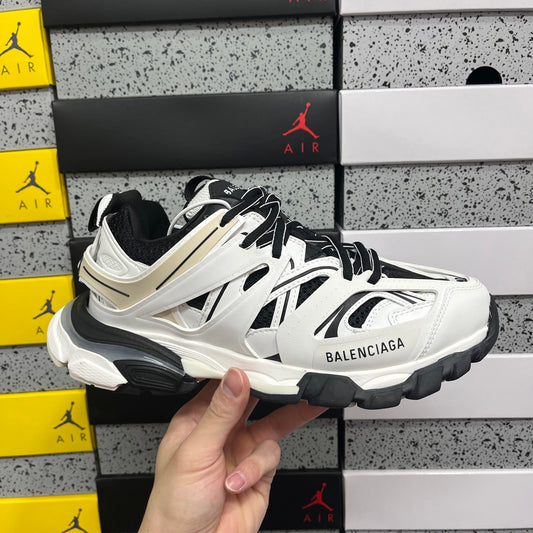 BLG Track White Black