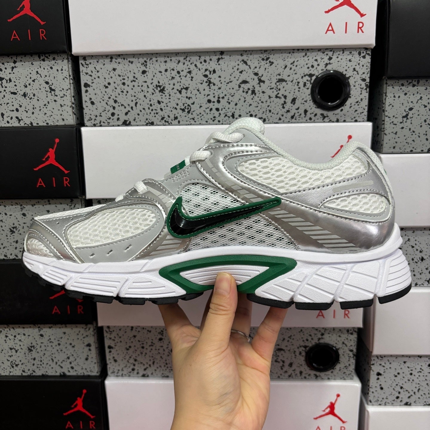 V5 RNR White Metallic