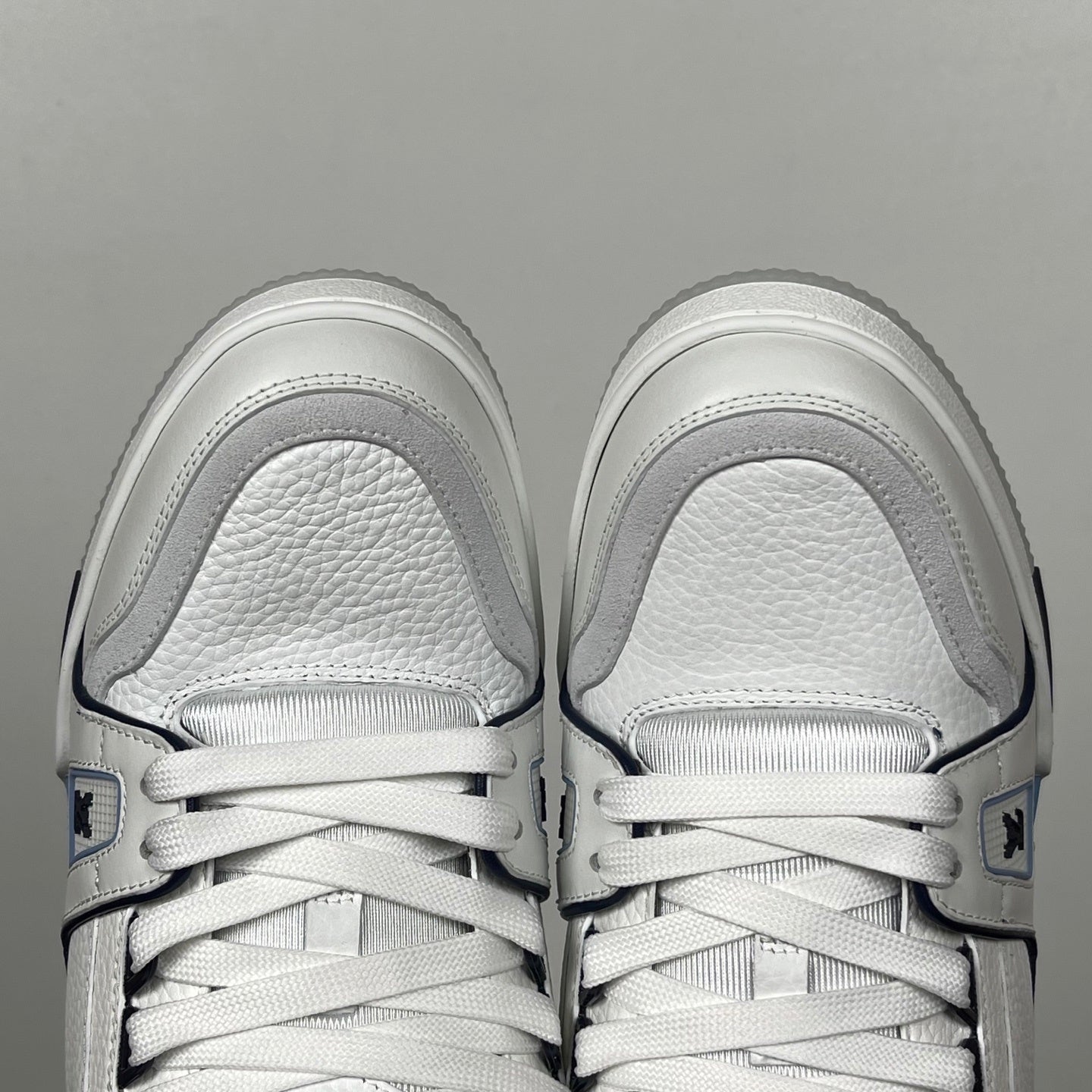 Trainer White and Dark Blue