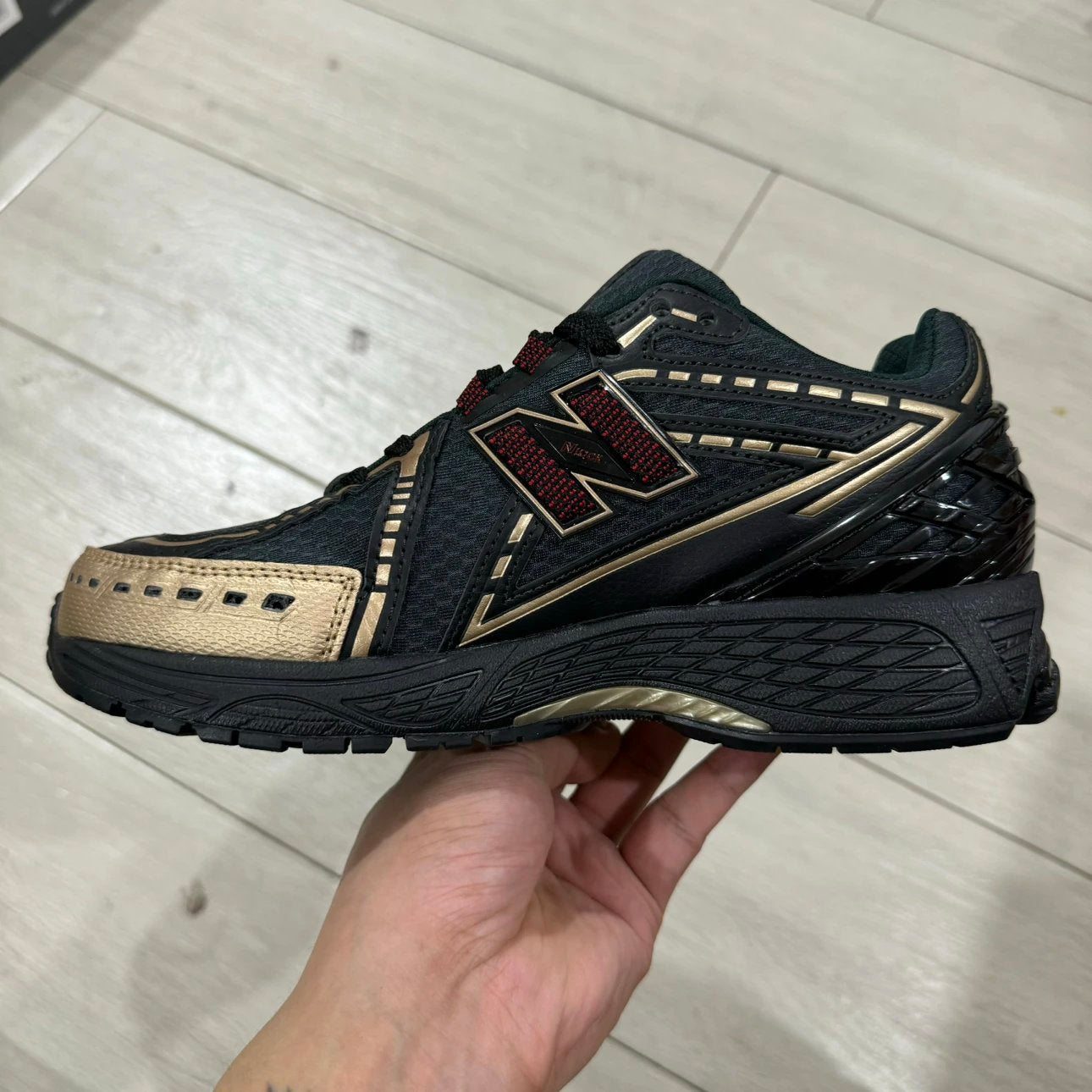 1906 Black and Gold