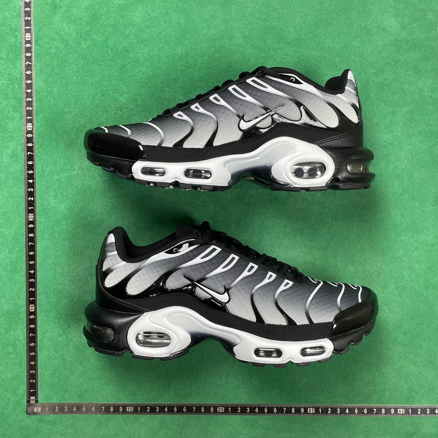 TN Black Metallic Silver