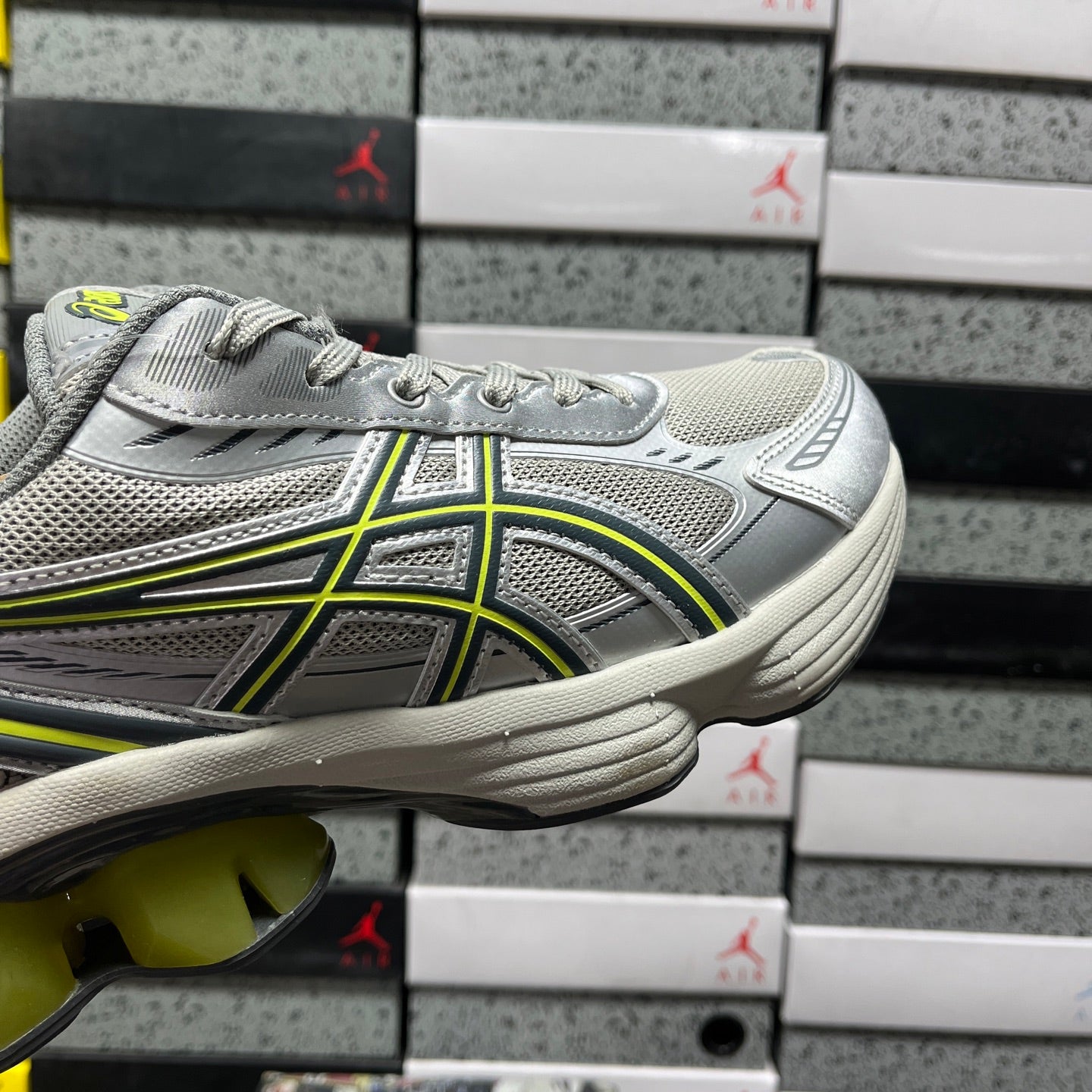 Gel-Kinetic Fluent Silver and Green