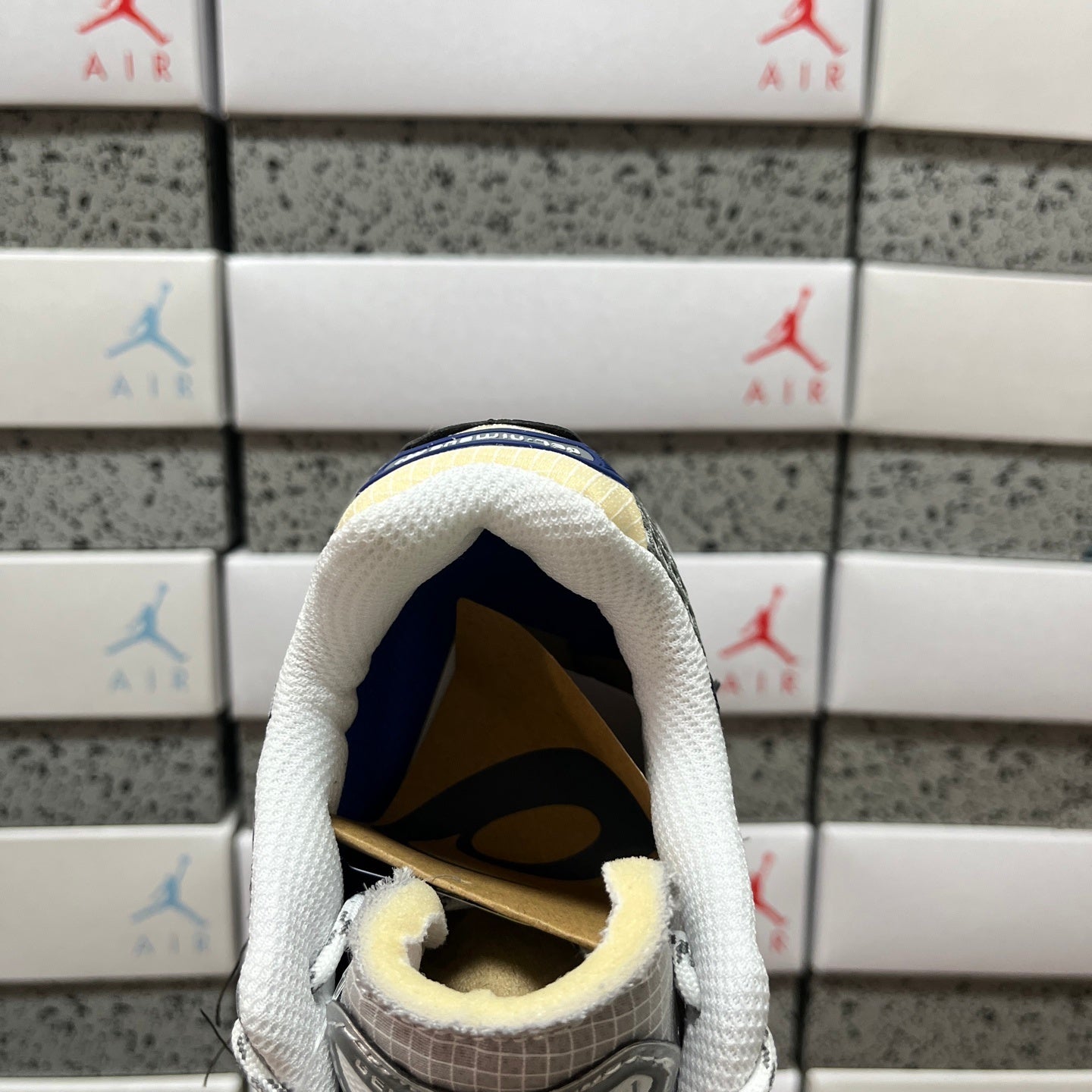 GEL-NIMBUS 10.1 White/Grey