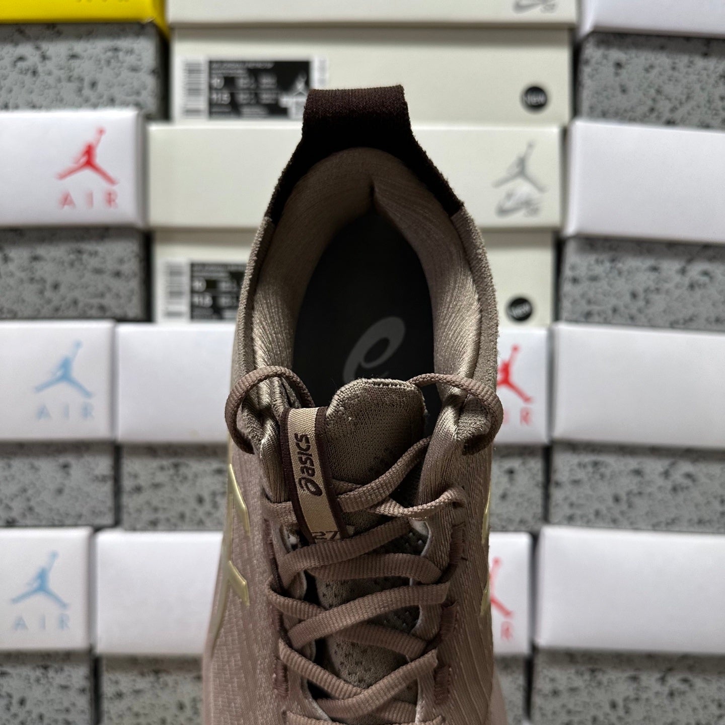 GEL-NIMBUS 27 Brown