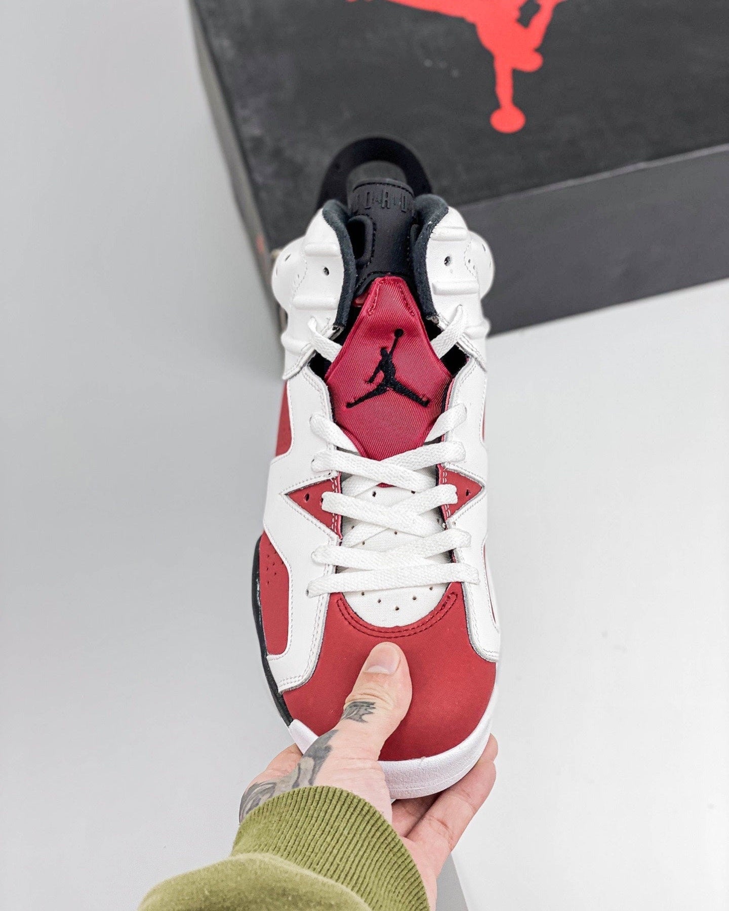 AJ6 White and Red