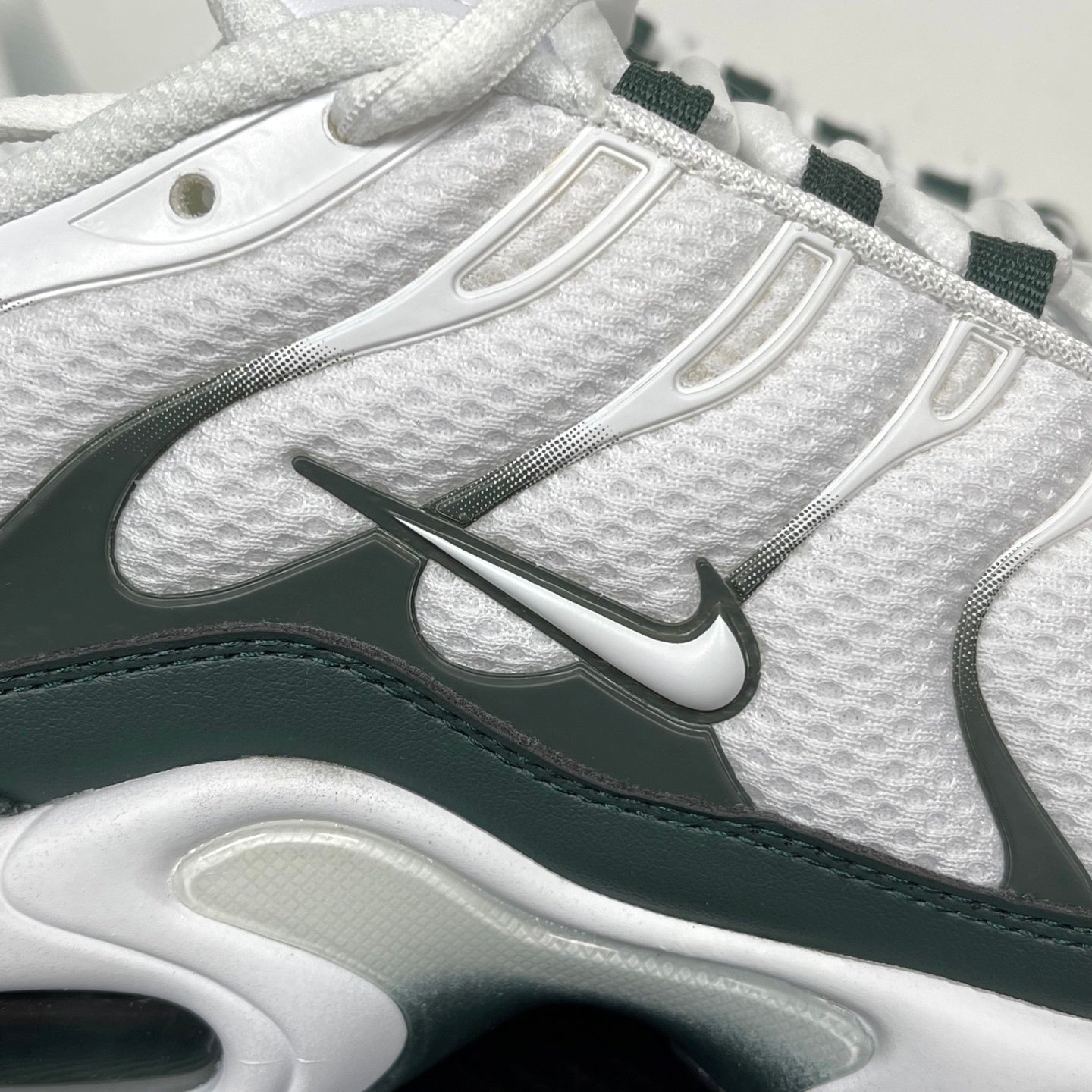 TN White Vintage Green