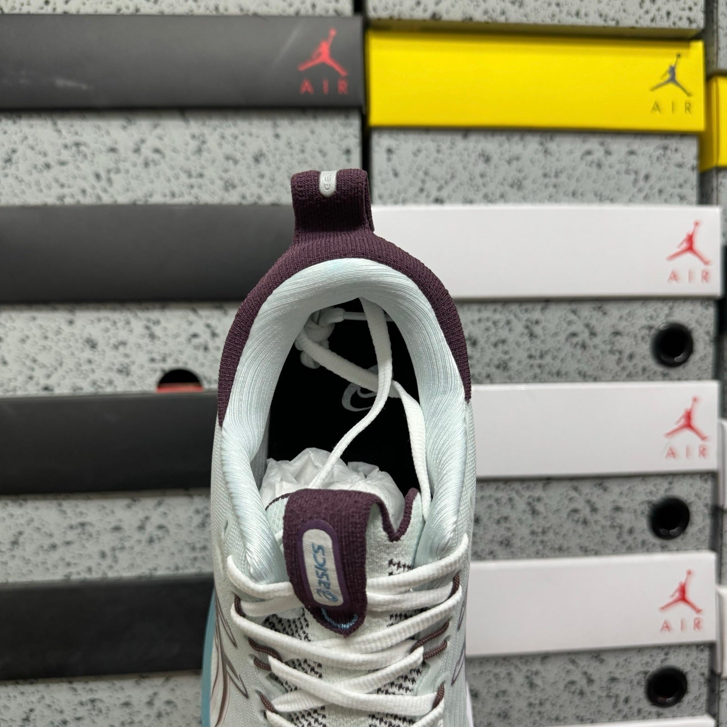 GEL-NIMBUS 28 Light Blue