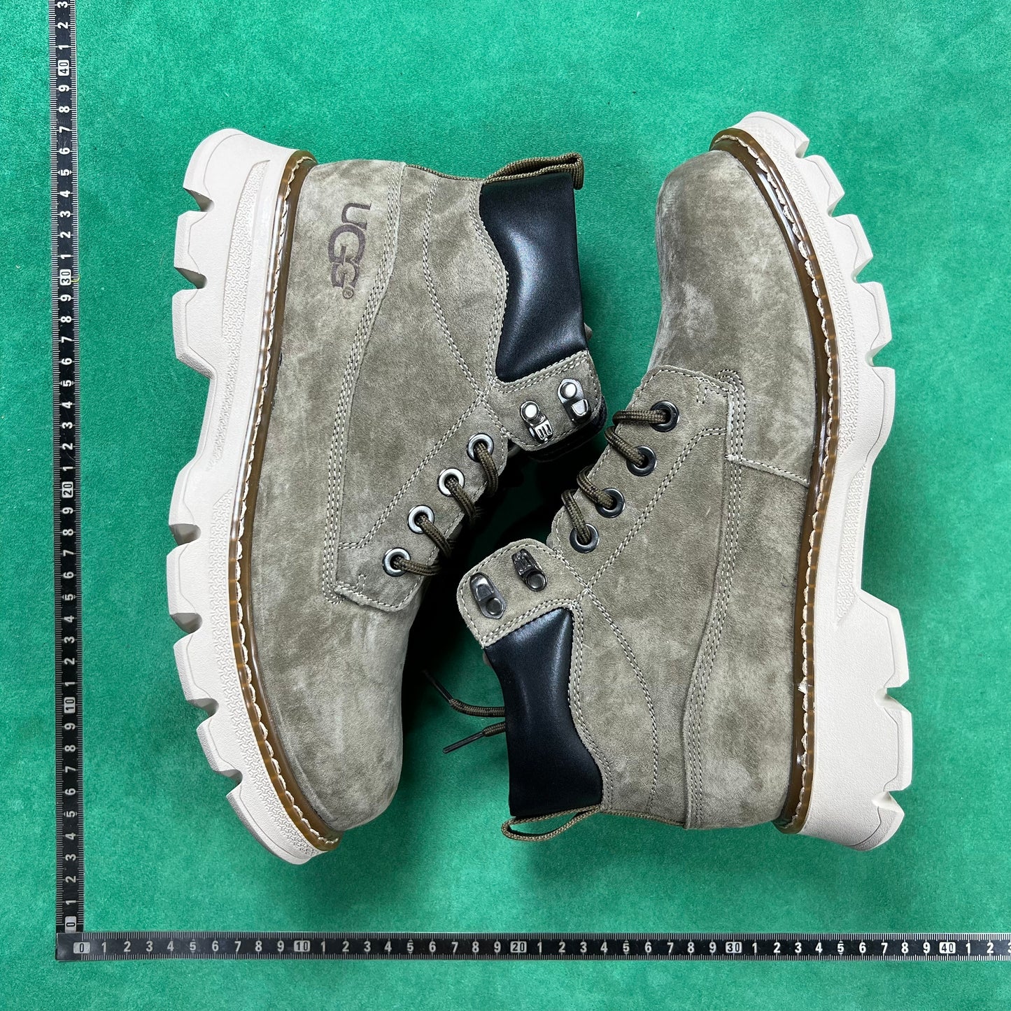 TT UGG CLASSIC MINI Lace-Up Weather