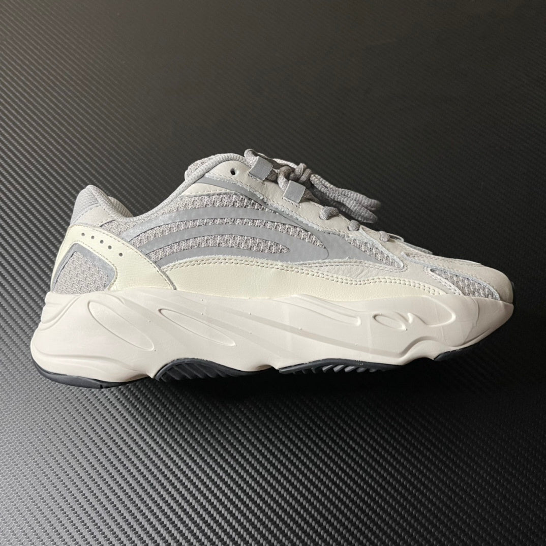700 V2 Static