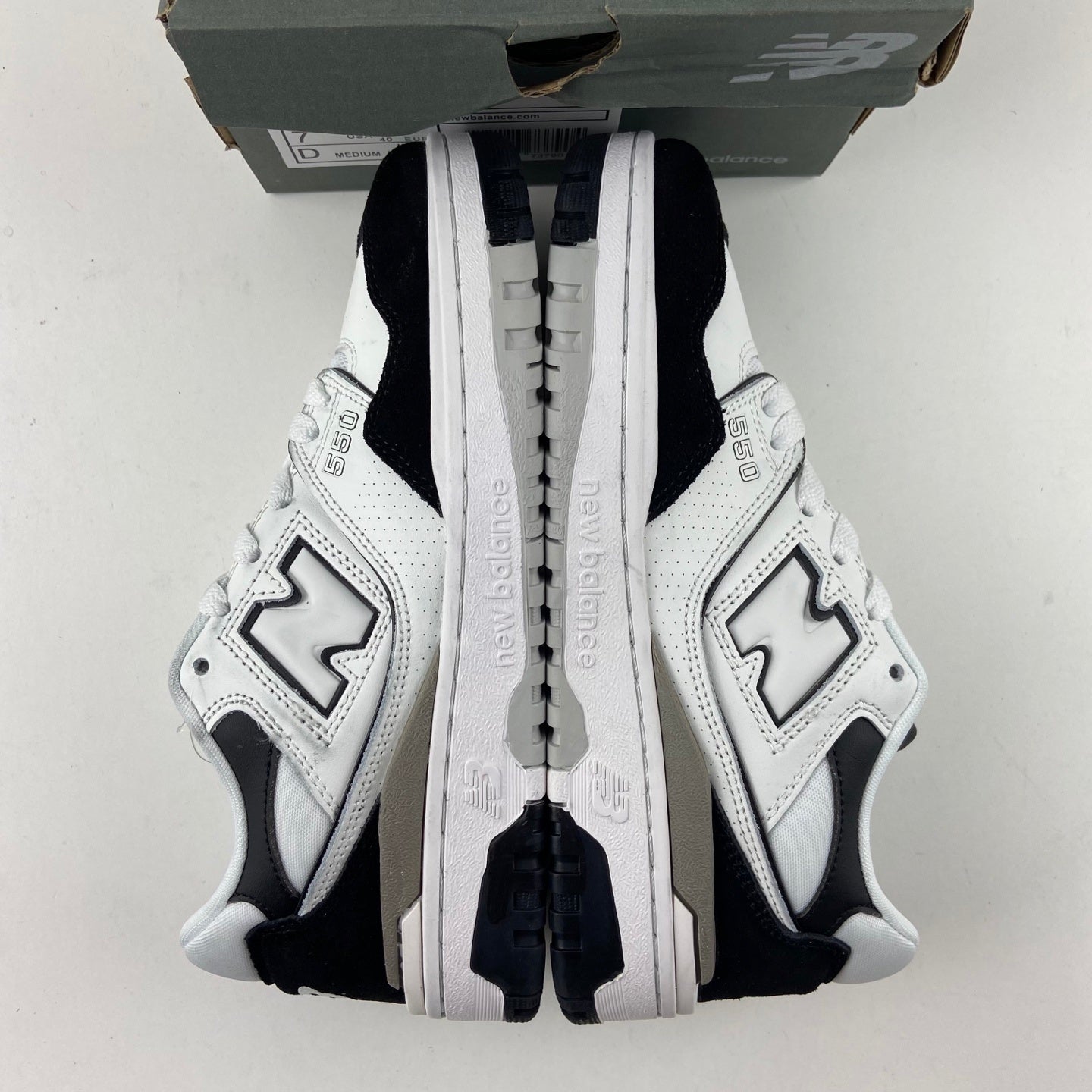 550 White and Black
