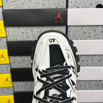BLG Track White Black