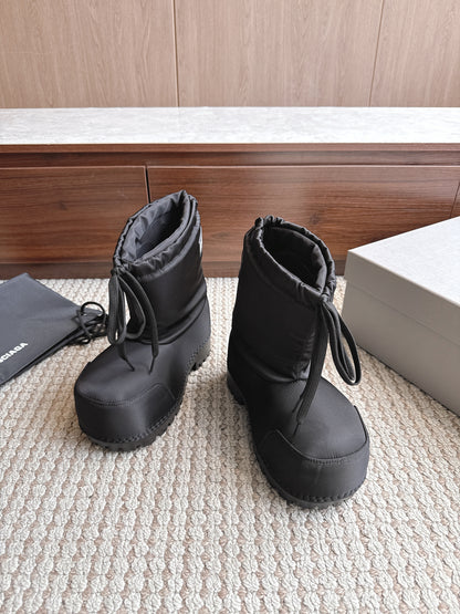 BLG Alaska Suede Boots Nylon Black