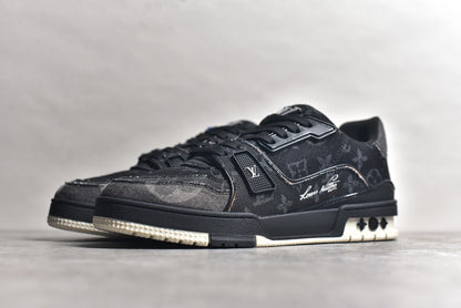 Trainer Black
