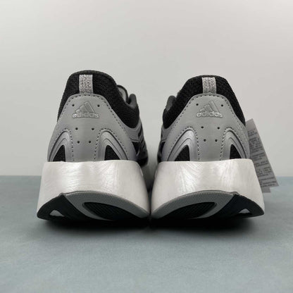 Adizero Aruku White Black