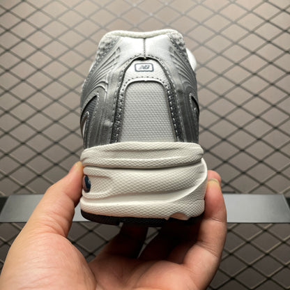 740 Silver / White / Black