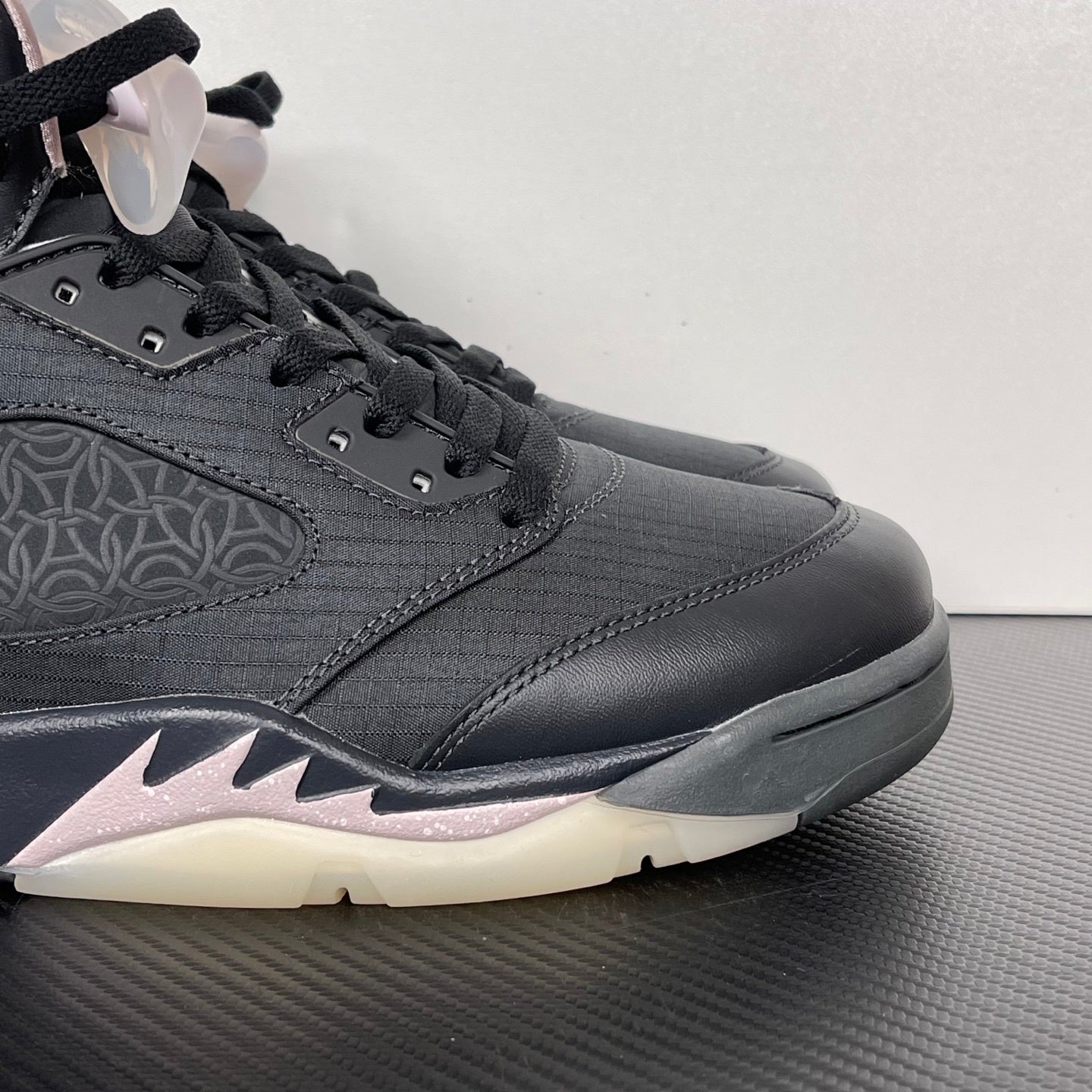 KB5 Off-Noir