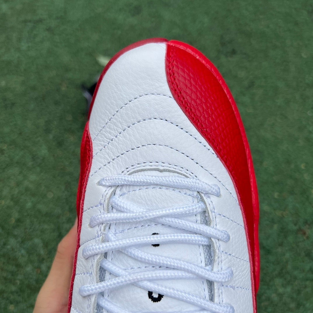 12 White Red