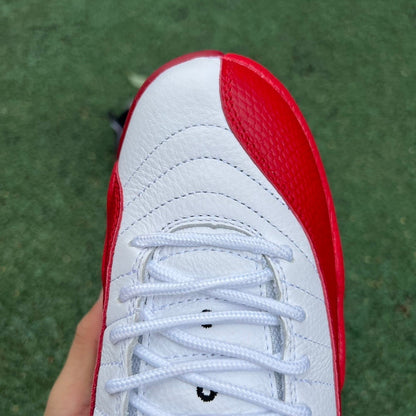 12 White Red