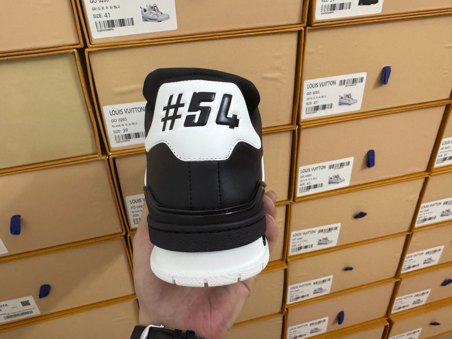 Trainer Black and Gray