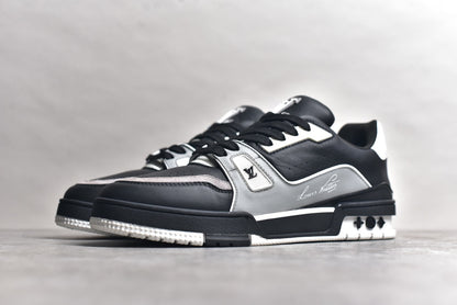 Trainer Black and Gray